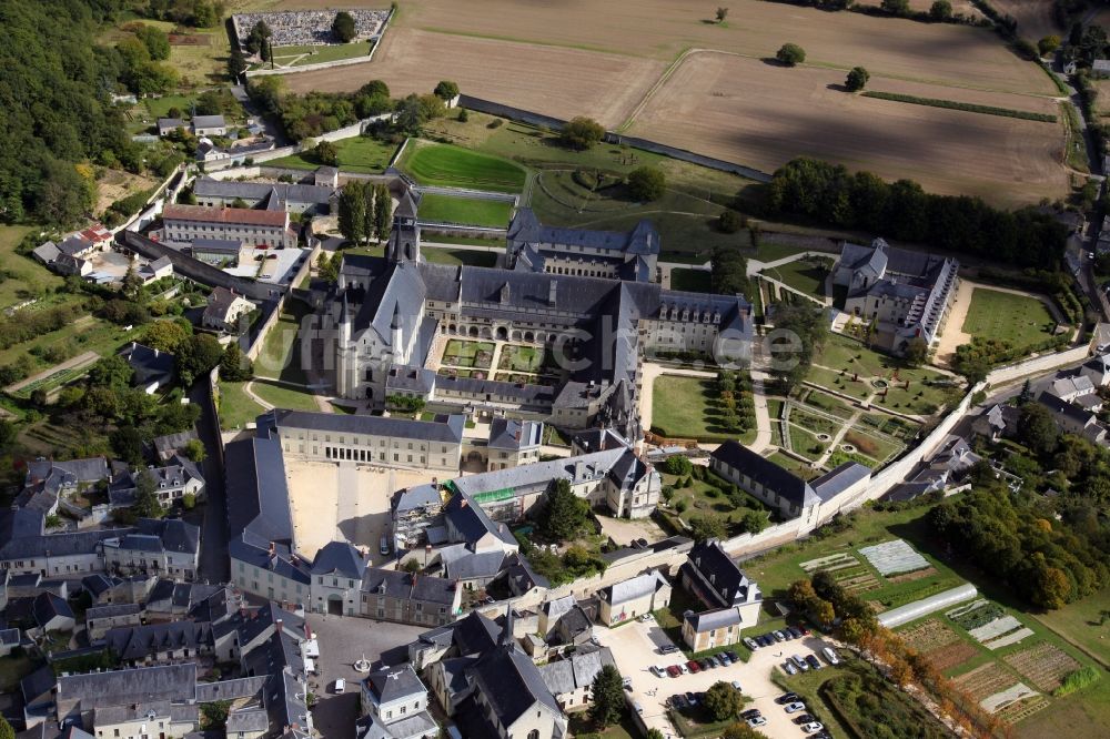 Luftbild Fontevraud l'Abbaye - Gebäudekomplex des Klosters Fontevraud in Fontevraud l'Abbaye in Pays de la Loire, Frankreich