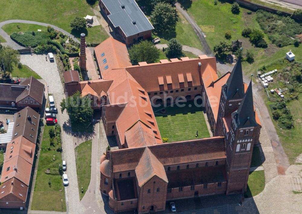 Luftbild Jerichow - Gebäudekomplex des Klosters in Jerichow im Bundesland Sachsen-Anhalt, Deutschland