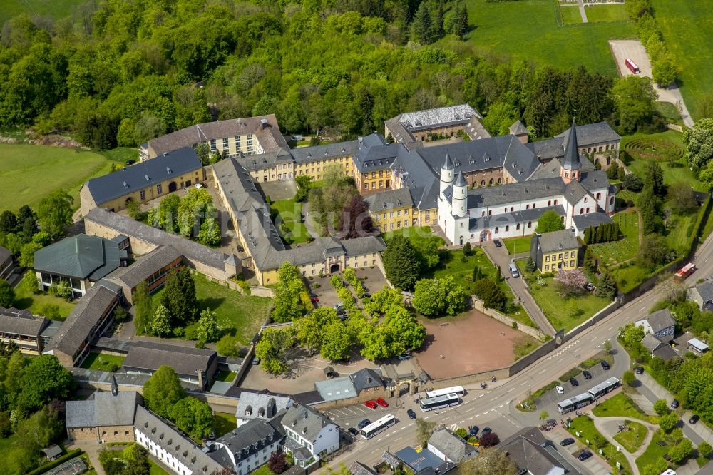 Kall von oben - Gebäudekomplex des Klosters in Kall im Bundesland Nordrhein-Westfalen