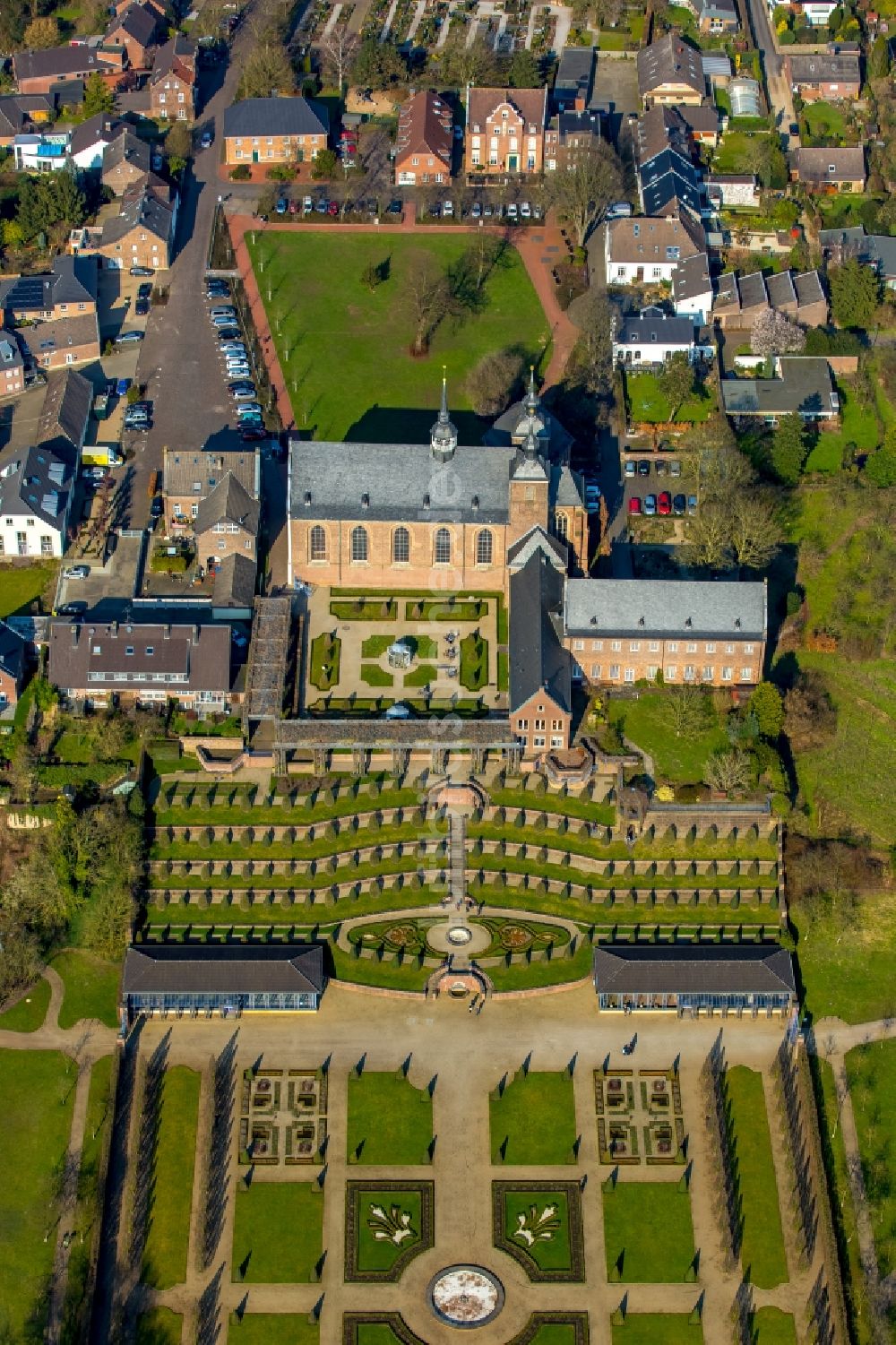 Kamp-Lintfort von oben - Gebäudekomplex des Klosters in Kamp-Lintfort im Bundesland Nordrhein-Westfalen