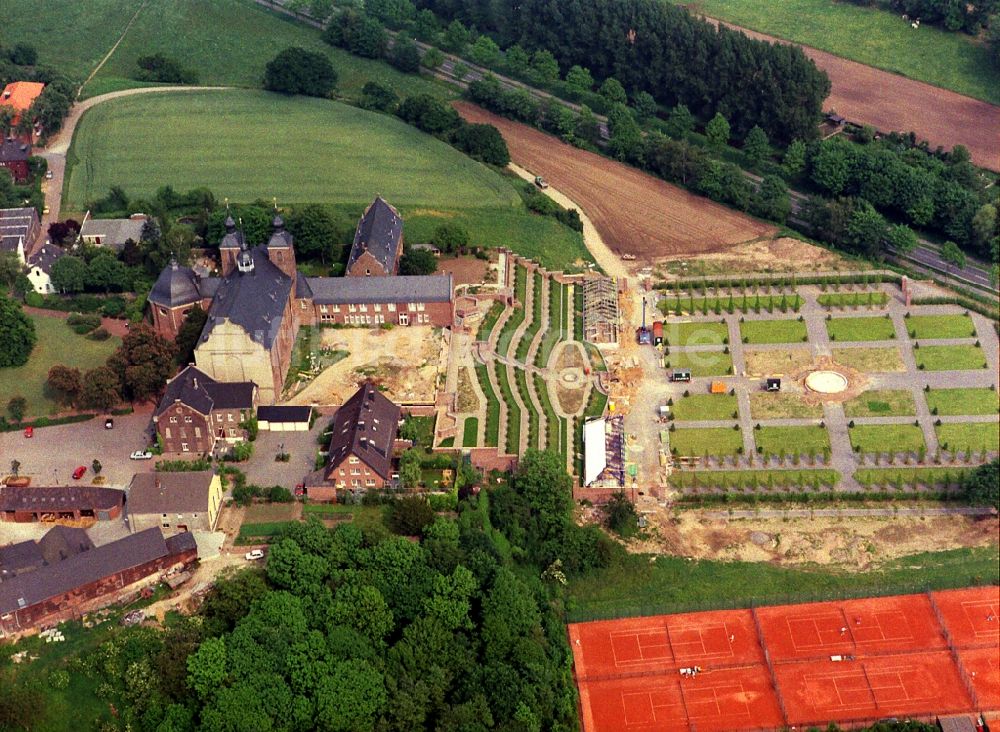 Kamp-Lintfort von oben - Gebäudekomplex des Klosters in Kamp-Lintfort im Bundesland Nordrhein-Westfalen