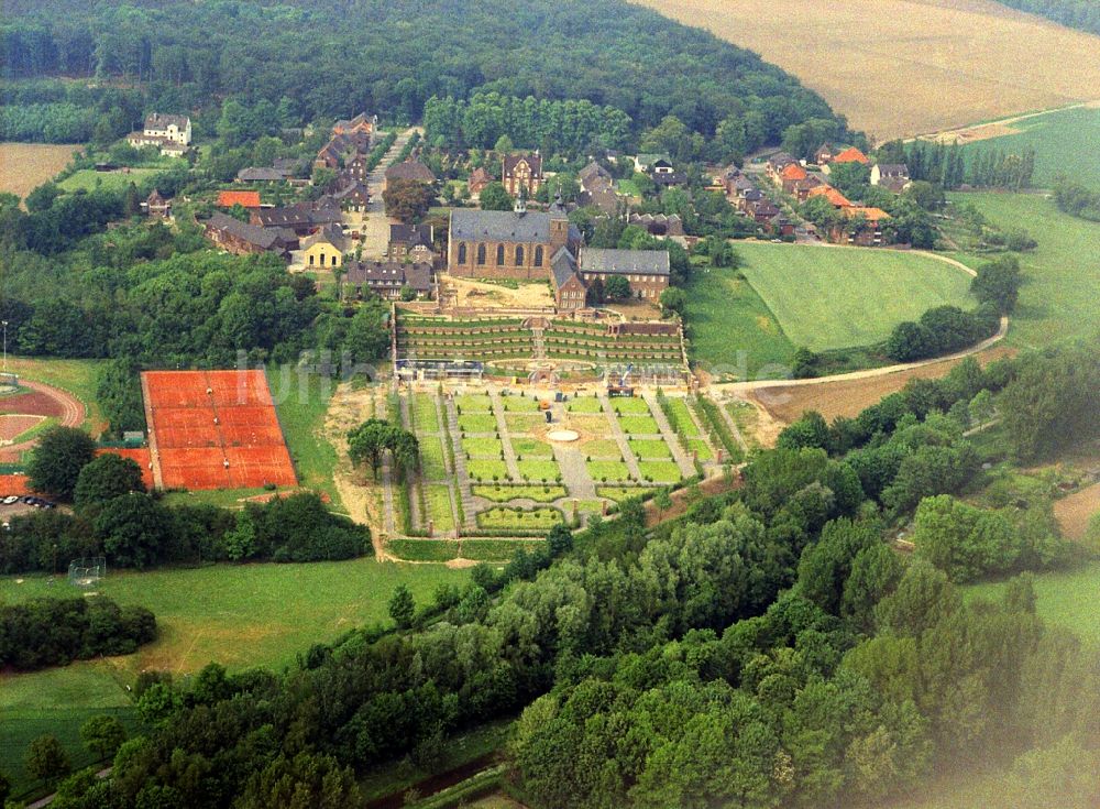 Luftaufnahme Kamp-Lintfort - Gebäudekomplex des Klosters in Kamp-Lintfort im Bundesland Nordrhein-Westfalen