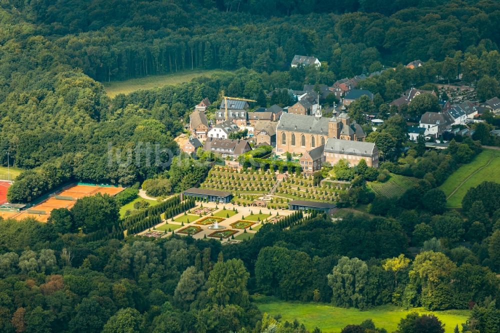 Luftaufnahme Kamp-Lintfort - Gebäudekomplex des Klosters in Kamp- Lintfort im Bundesland Nordrhein-Westfalen