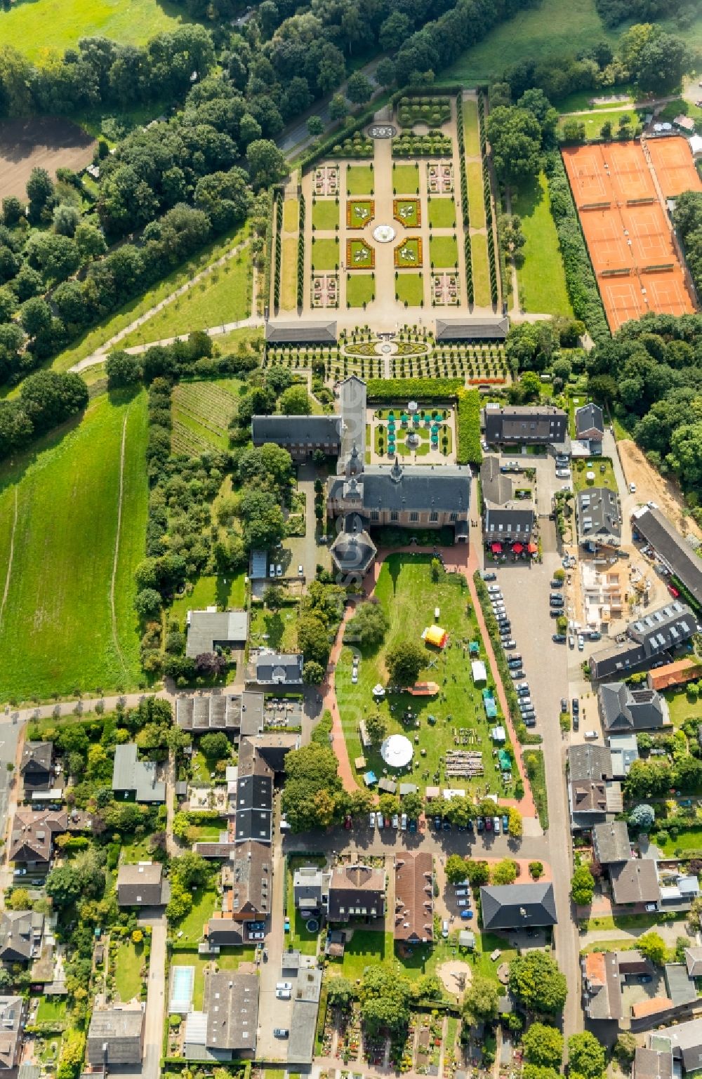 Luftaufnahme Kamp-Lintfort - Gebäudekomplex des Klosters in Kamp- Lintfort im Bundesland Nordrhein-Westfalen