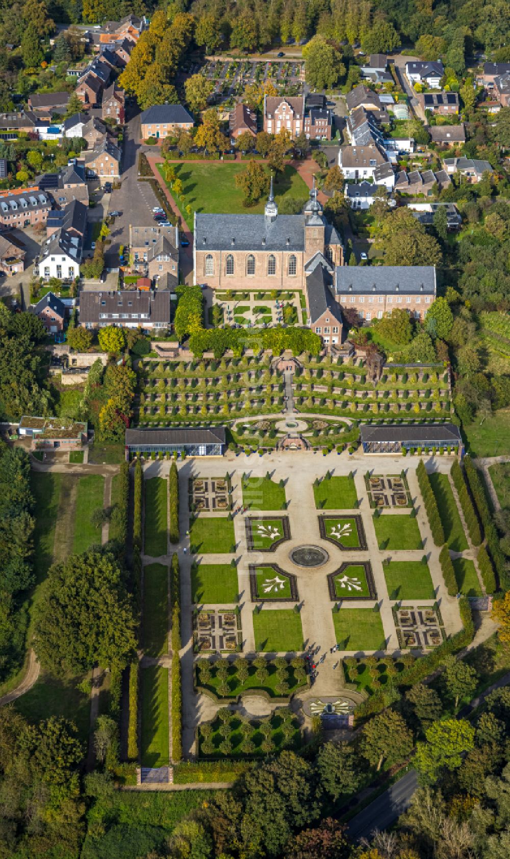 Luftbild Kamp-Lintfort - Gebäudekomplex des Klosters in Kamp-Lintfort im Bundesland Nordrhein-Westfalen, Deutschland