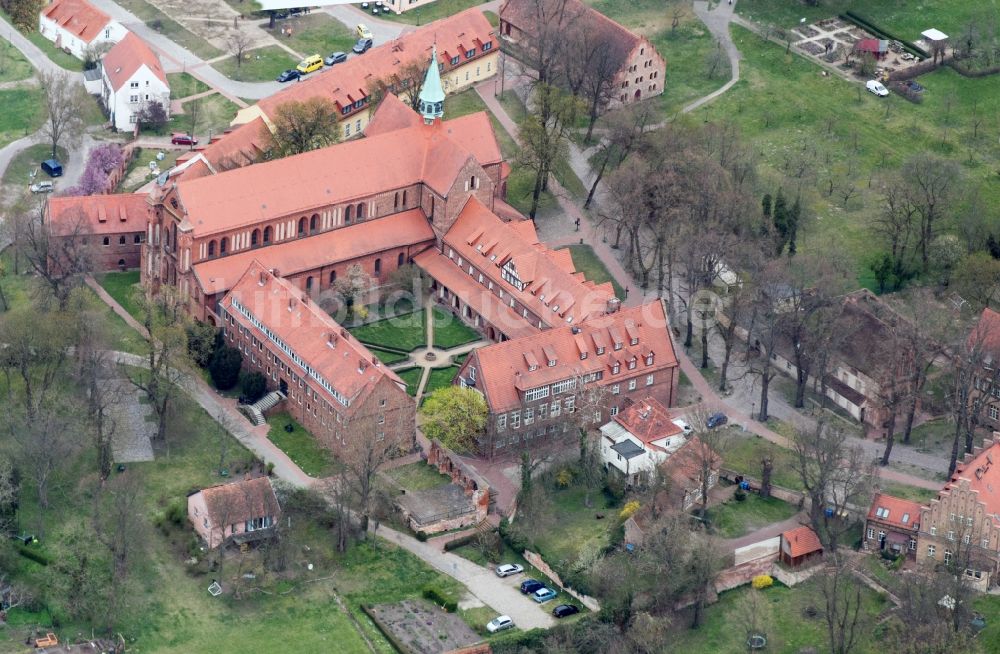 Kloster Lehnin von oben - Gebäudekomplex des Klosters Lehnin im Bundesland Brandenburg