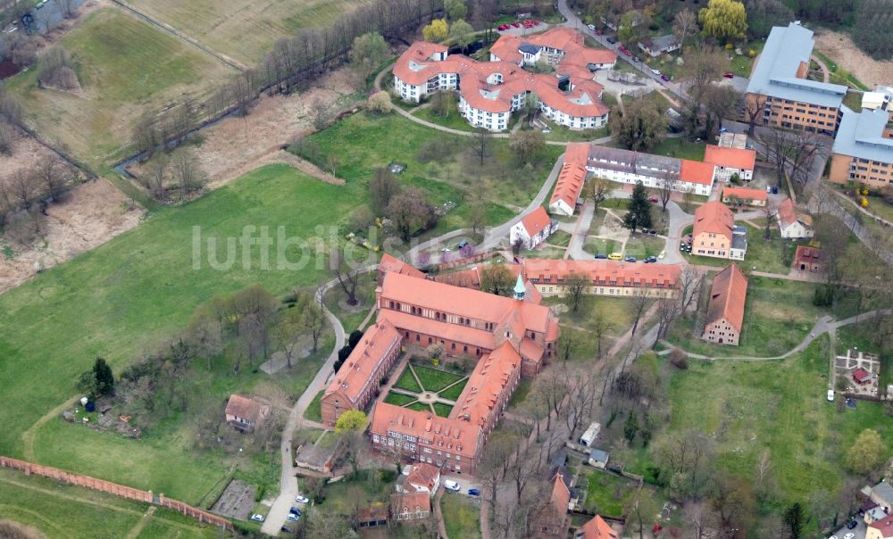 Kloster Lehnin aus der Vogelperspektive: Gebäudekomplex des Klosters Lehnin im Bundesland Brandenburg