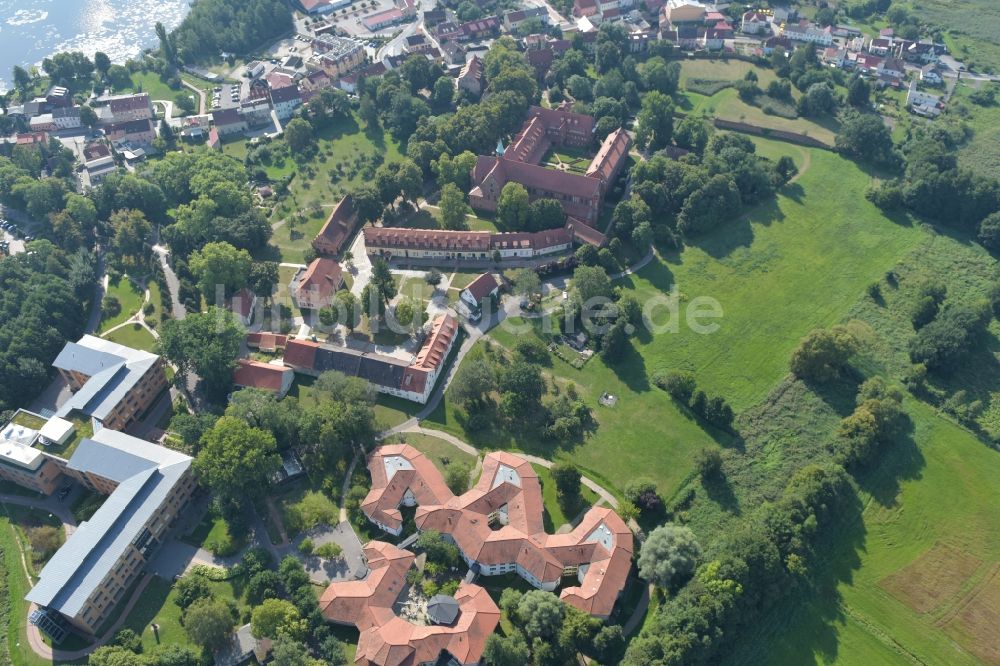 Luftaufnahme Kloster Lehnin - Gebäudekomplex des Klosters Lehnin im Bundesland Brandenburg