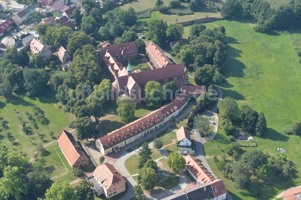 Kloster Lehnin aus der Vogelperspektive: Gebäudekomplex des Klosters Lehnin im Bundesland Brandenburg