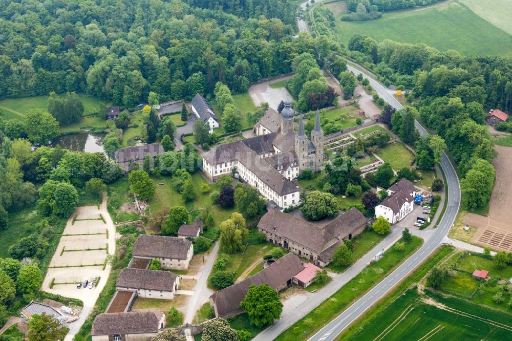 Luftbild Marienmünster - Gebäudekomplex des Klosters in Marienmünster im Bundesland Nordrhein-Westfalen, Deutschland