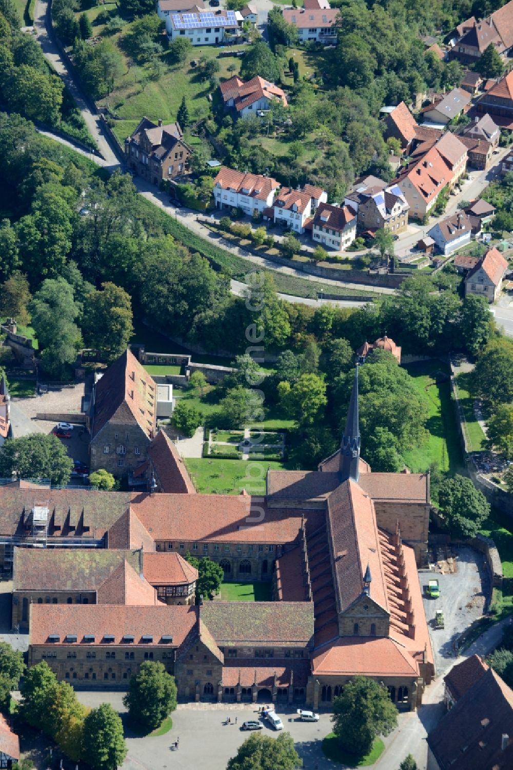 Maulbronn von oben - Gebäudekomplex des Klosters in Maulbronn im Bundesland Baden-Württemberg