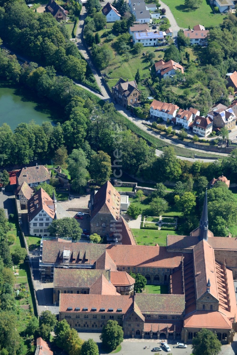 Maulbronn aus der Vogelperspektive: Gebäudekomplex des Klosters in Maulbronn im Bundesland Baden-Württemberg