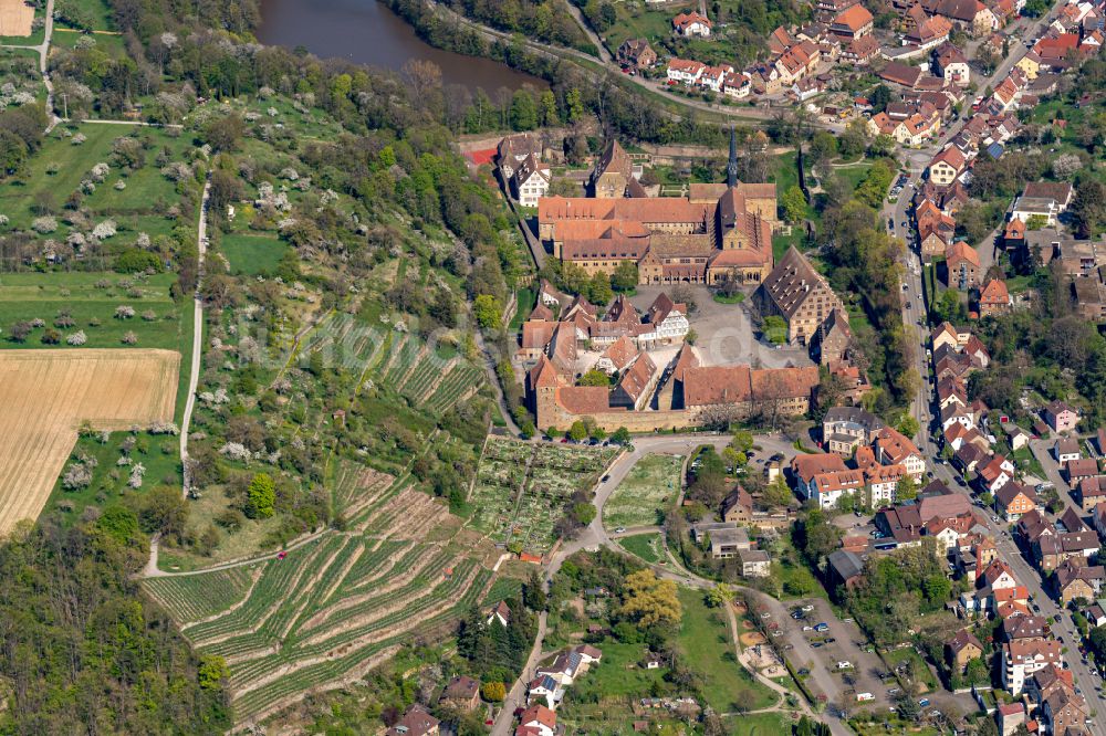 Maulbronn von oben - Gebäudekomplex des Klosters in Maulbronn im Bundesland Baden-Württemberg