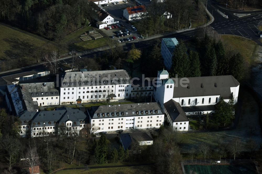 Neumarkt in der Oberpfalz von oben - Gebäudekomplex des Klosters in Neumarkt in der Oberpfalz im Bundesland Bayern