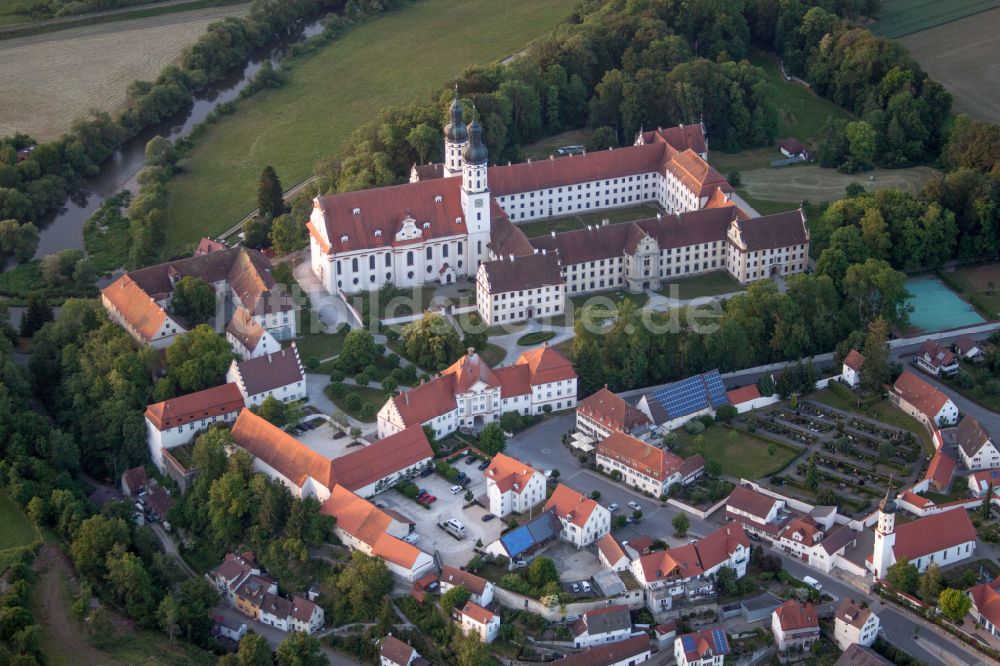 Luftbild Obermarchtal - Gebäudekomplex des Klosters in Obermarchtal im Bundesland Baden-Württemberg, Deutschland