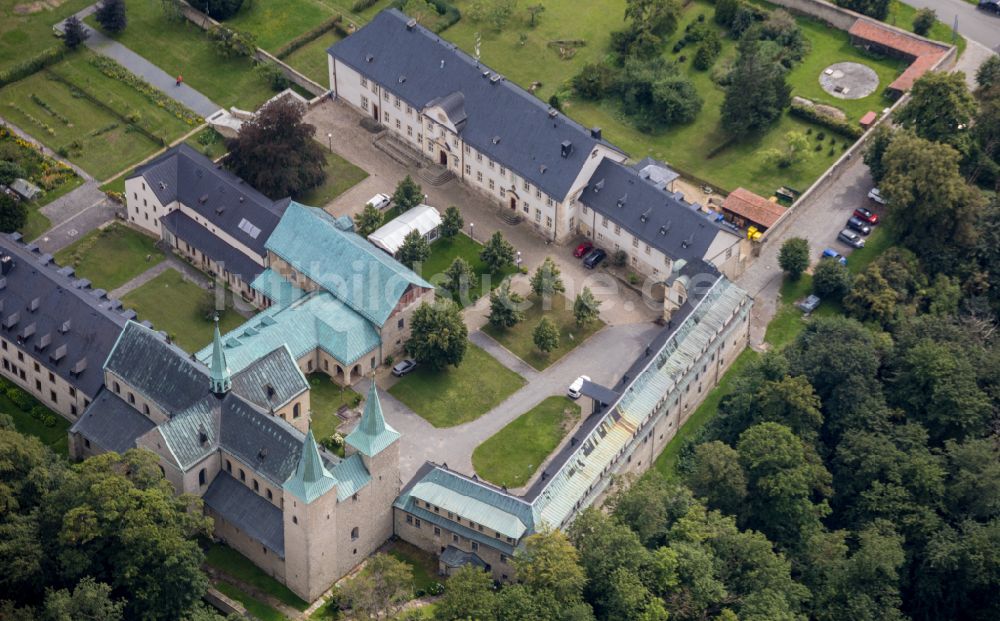 Huy von oben - Gebäudekomplex des Klosters im Ortsteil Dingelstedt in Huy im Bundesland Sachsen-Anhalt, Deutschland