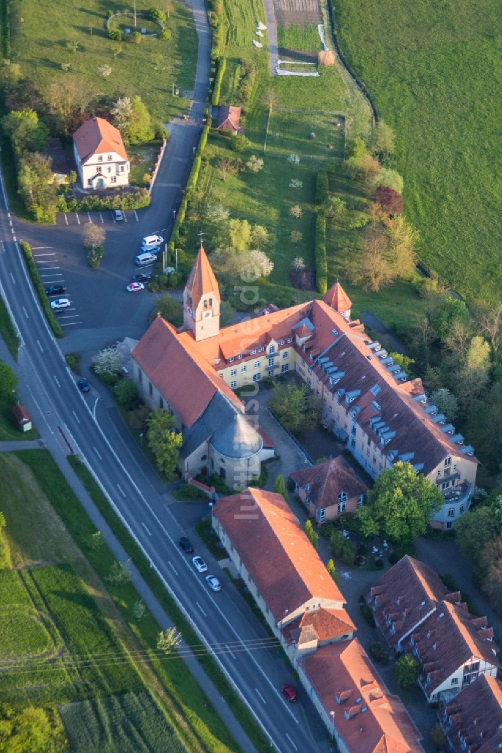 Luftbild Kolitzheim - Gebäudekomplex des Klosters im Ortsteil Lindach in Kolitzheim im Bundesland Bayern, Deutschland