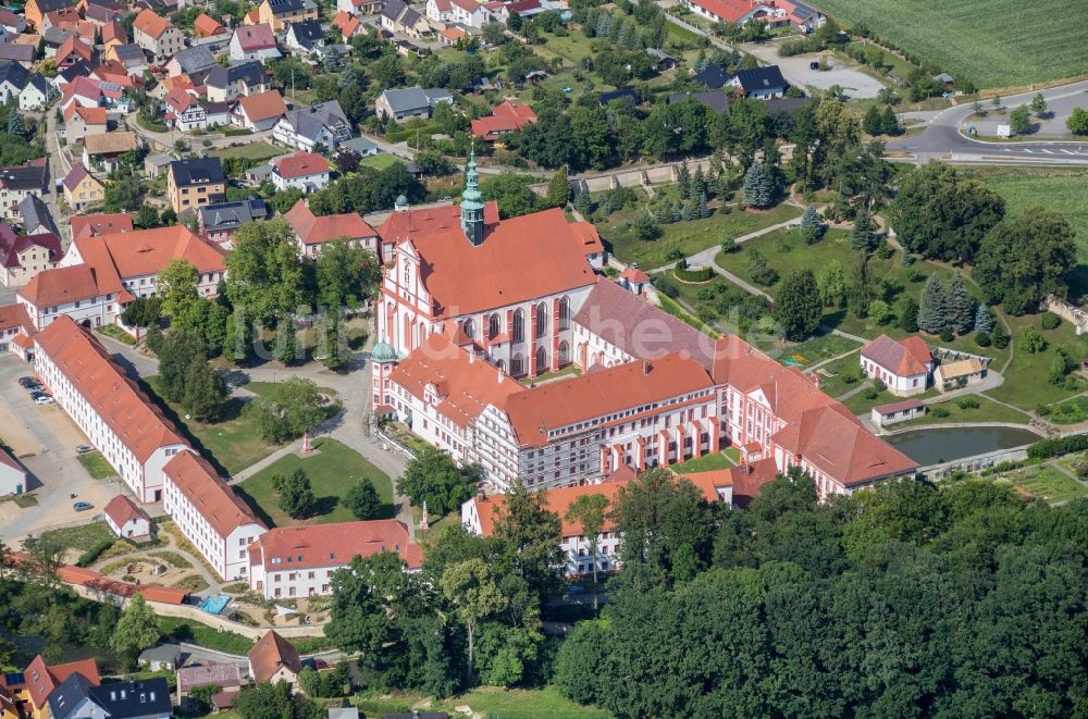 Luftaufnahme Panschwitz-Kuckau - Gebäudekomplex des Klosters in Panschwitz-Kuckau im Bundesland Sachsen, Deutschland