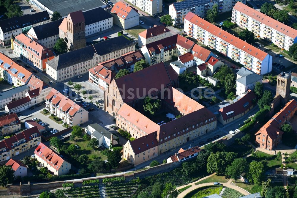 Luftaufnahme Prenzlau - Gebäudekomplex des Klosters in Prenzlau im Bundesland Brandenburg, Deutschland