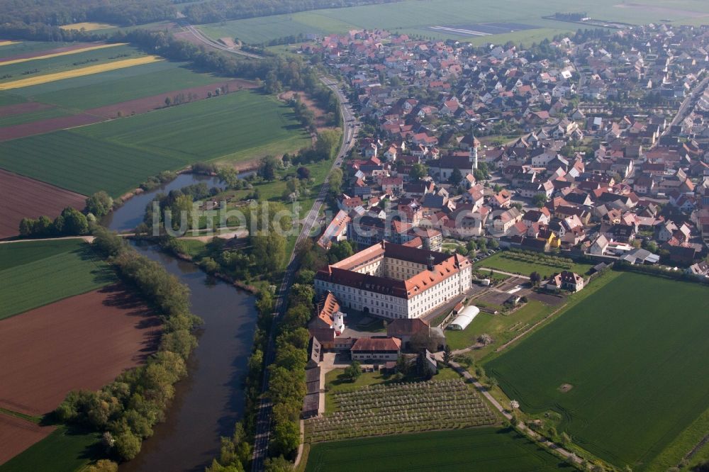 Röthlein aus der Vogelperspektive: Gebäudekomplex des Klosters in Röthlein im Bundesland Bayern