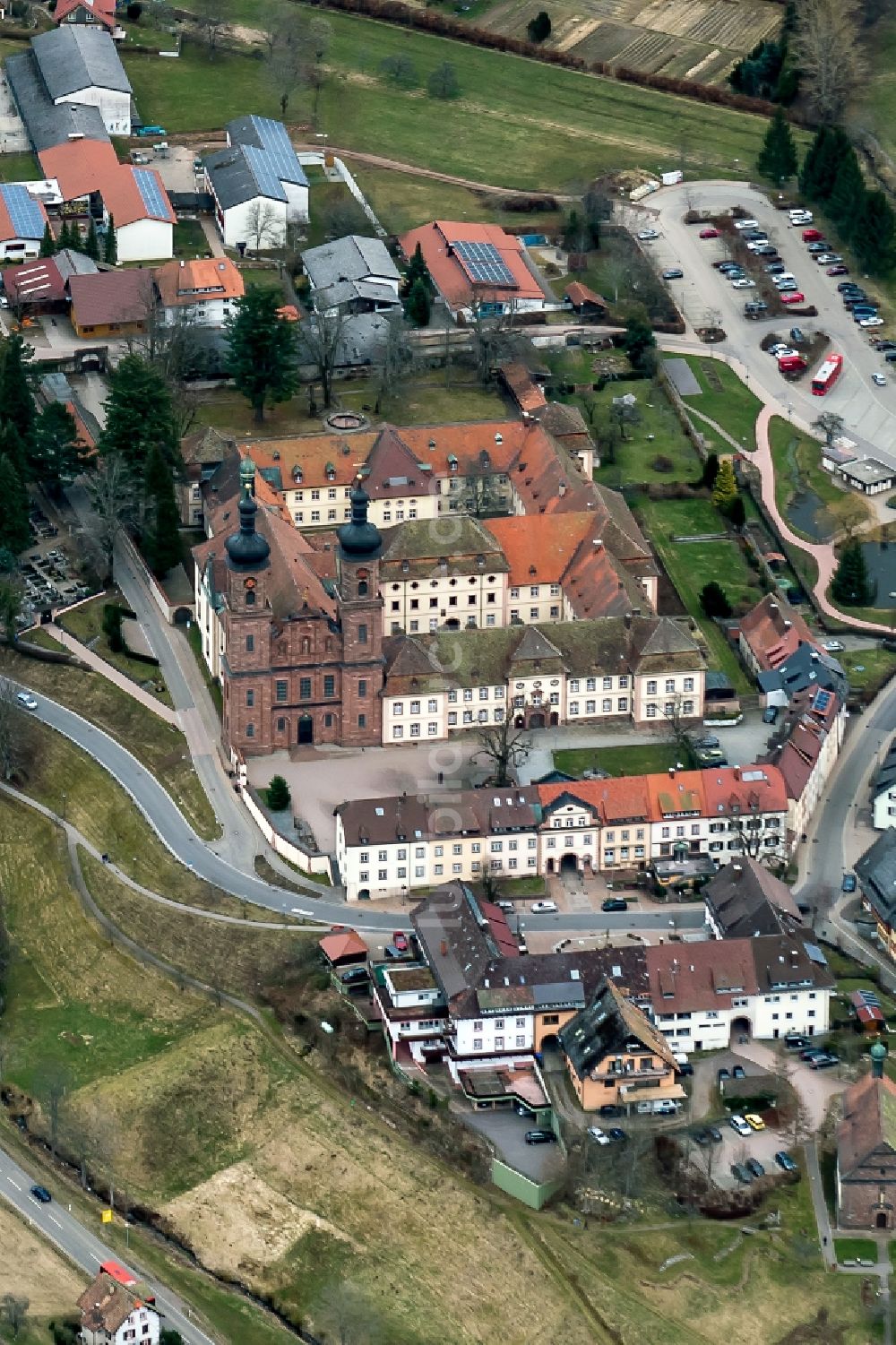 Luftaufnahme Sankt Peter - Gebäudekomplex des Klosters in Sankt Peter im Bundesland Baden-Württemberg, Deutschland