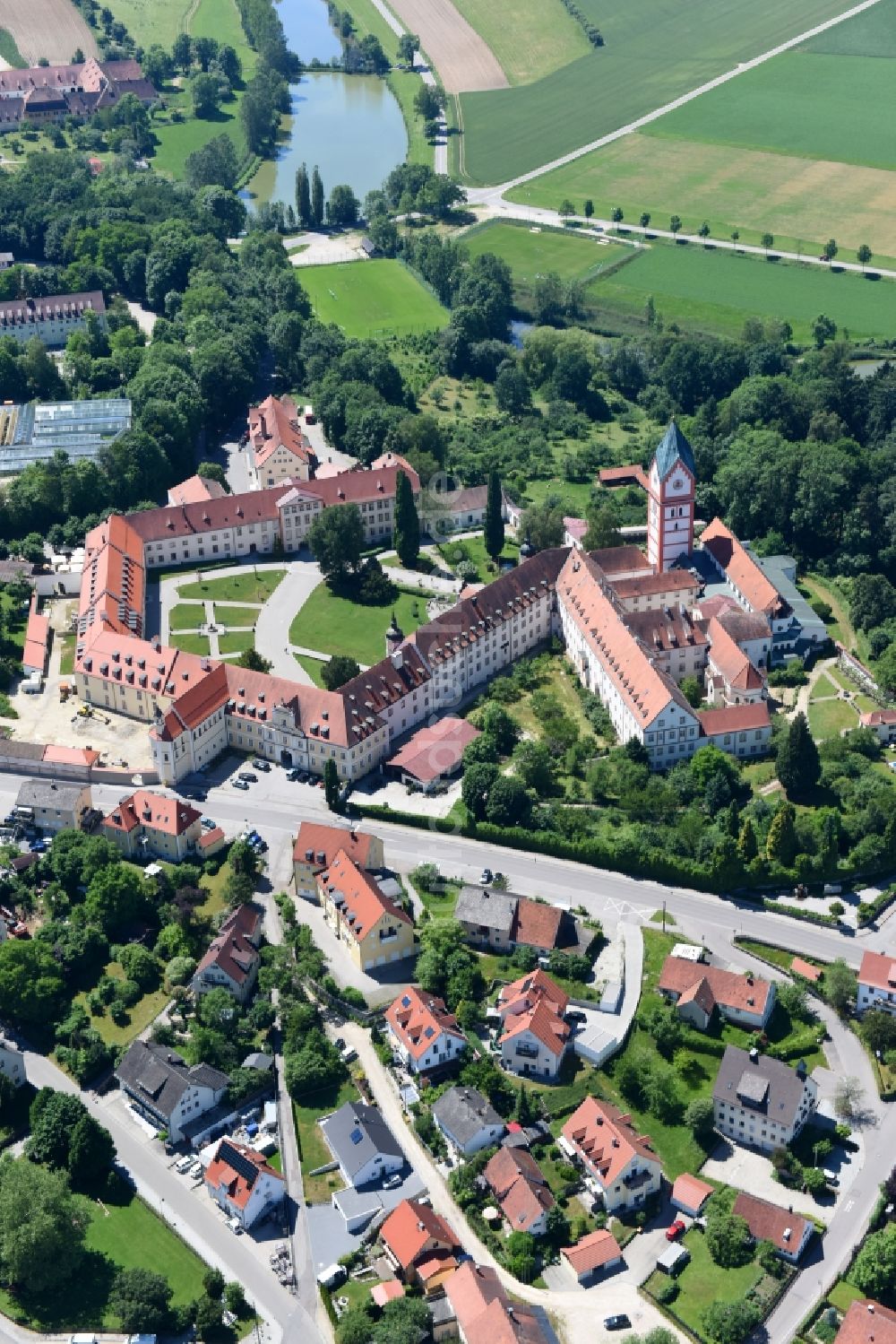 Scheyern von oben - Gebäudekomplex des Klosters in Scheyern im Bundesland Bayern, Deutschland