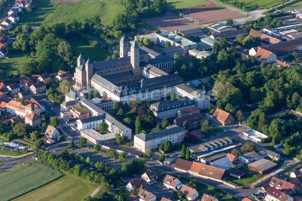 Schwarzach am Main aus der Vogelperspektive: Gebäudekomplex des Klosters in Schwarzach am Main im Bundesland Bayern, Deutschland