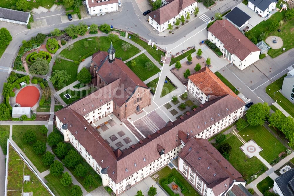 Luftaufnahme Schramberg - Gebäudekomplex des Klosters Stiftung St. Franziskus Heiligenbronn in Heiligenbronn im Bundesland Baden-Württemberg, Deutschland