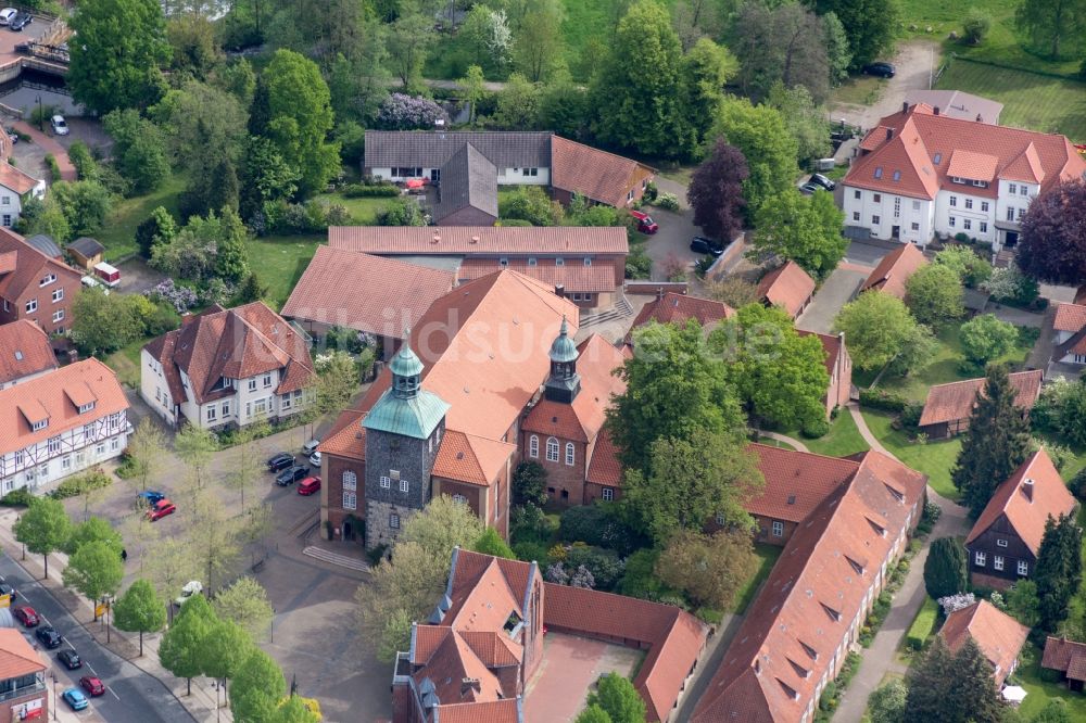 Walsrode aus der Vogelperspektive: Gebäudekomplex des Klosters in Walsrode im Bundesland Niedersachsen, Deutschland