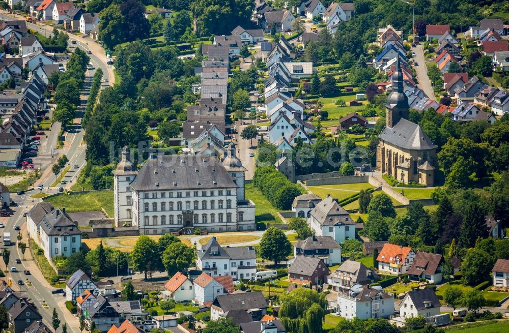 Luftaufnahme Warstein - Gebäudekomplex des Klosters in Warstein im Bundesland Nordrhein-Westfalen