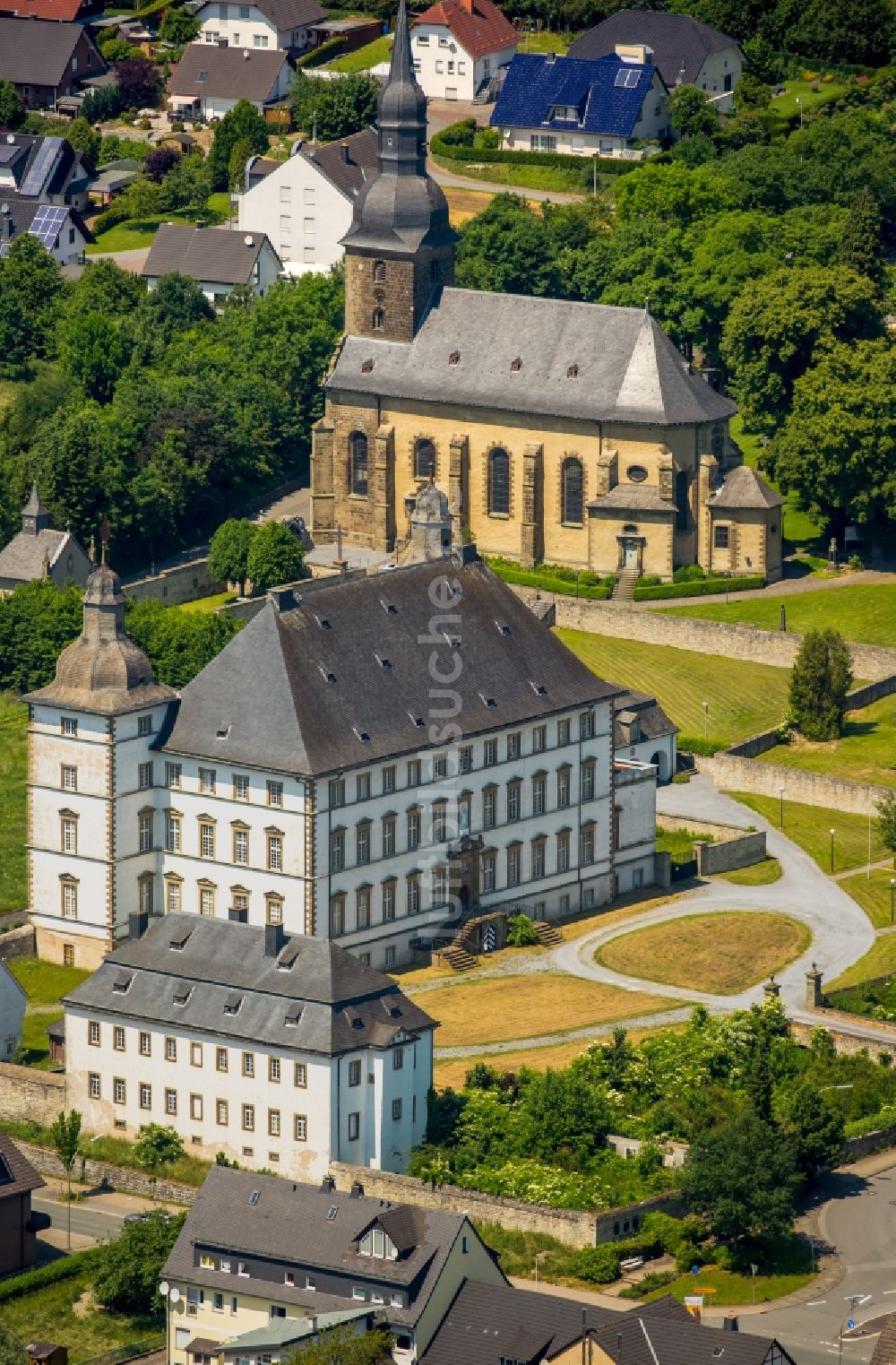 Luftbild Warstein - Gebäudekomplex des Klosters in Warstein im Bundesland Nordrhein-Westfalen