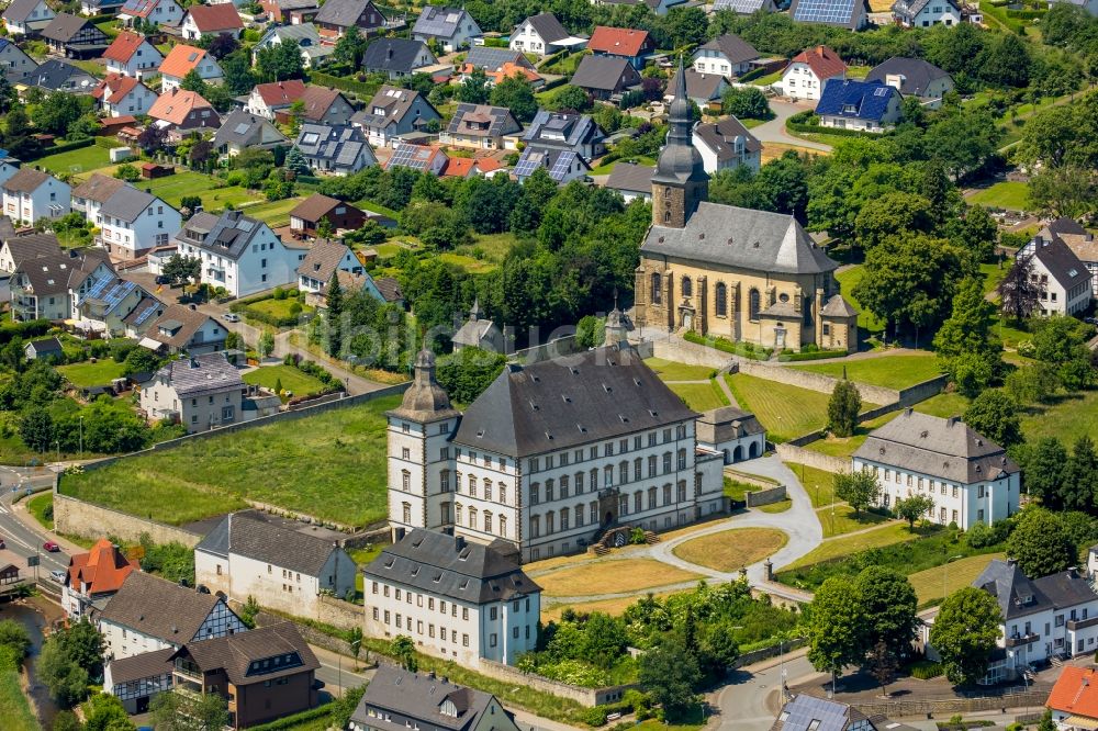 Luftaufnahme Warstein - Gebäudekomplex des Klosters in Warstein im Bundesland Nordrhein-Westfalen