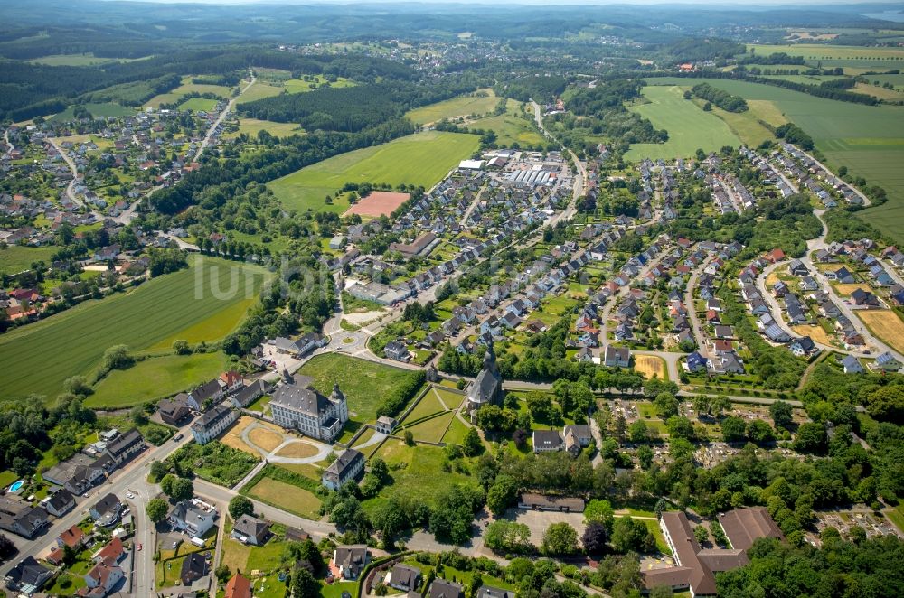 Luftaufnahme Warstein - Gebäudekomplex des Klosters in Warstein im Bundesland Nordrhein-Westfalen