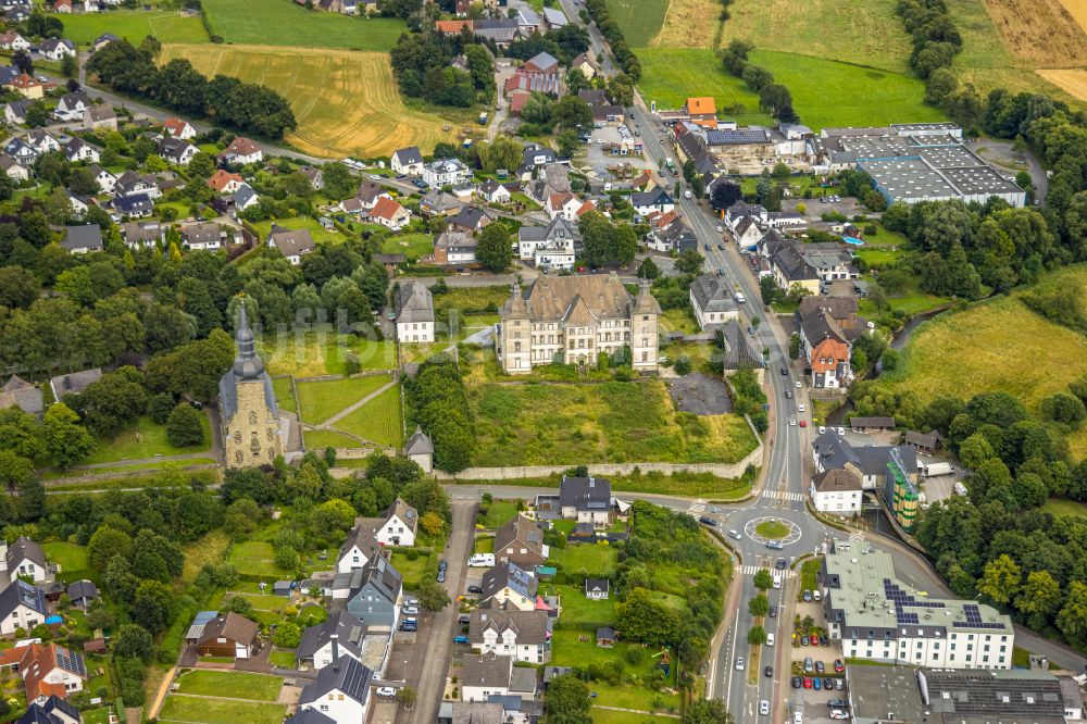 Warstein aus der Vogelperspektive: Gebäudekomplex des Klosters in Warstein im Bundesland Nordrhein-Westfalen