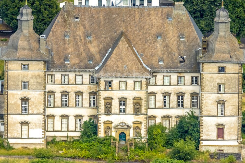 Warstein von oben - Gebäudekomplex des Klosters in Warstein im Bundesland Nordrhein-Westfalen