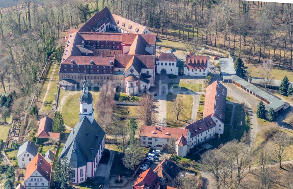 Wechselburg von oben - Gebäudekomplex des Klosters in Wechselburg im Bundesland Sachsen