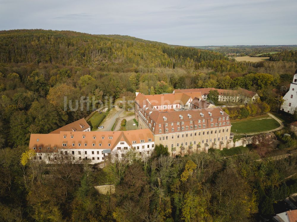 Wechselburg aus der Vogelperspektive: Gebäudekomplex des Klosters in Wechselburg im Bundesland Sachsen