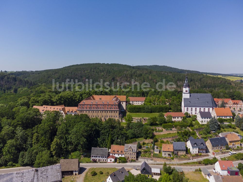 Wechselburg aus der Vogelperspektive: Gebäudekomplex des Klosters in Wechselburg im Bundesland Sachsen