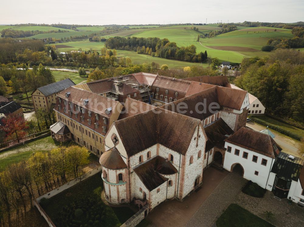 Luftaufnahme Wechselburg - Gebäudekomplex des Klosters in Wechselburg im Bundesland Sachsen