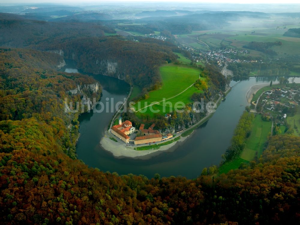 Weltenburg aus der Vogelperspektive: Gebäudekomplex des Klosters in Weltenburg im Bundesland Bayern, Deutschland