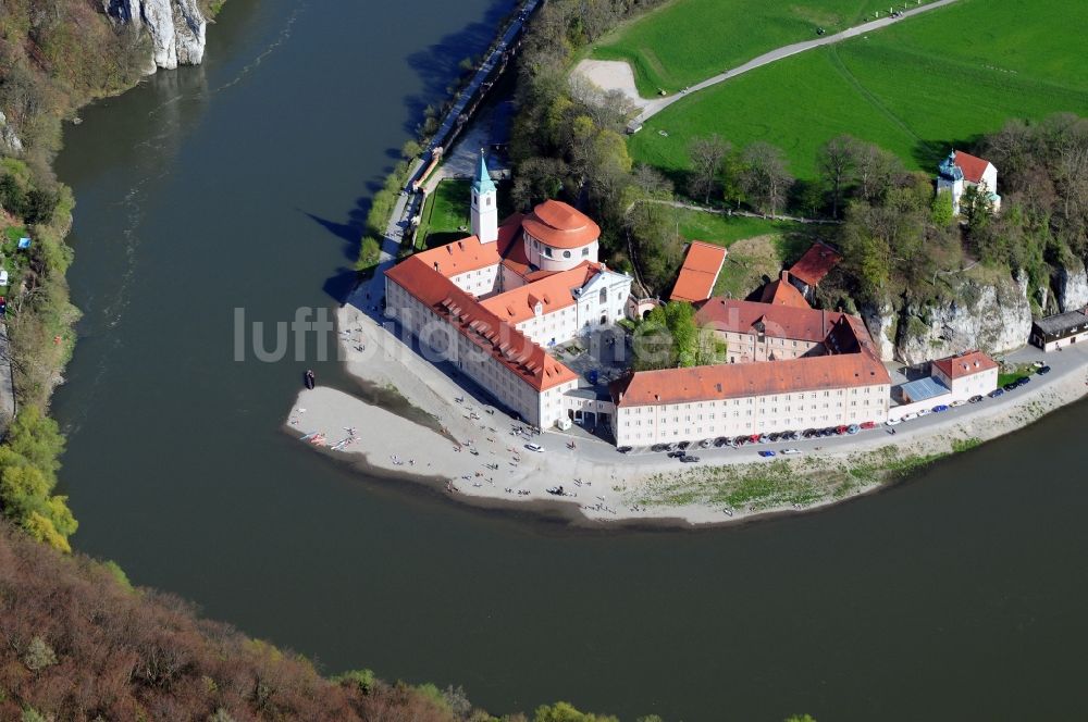 Weltenburg von oben - Gebäudekomplex des Klosters in Weltenburg im Bundesland Bayern, Deutschland