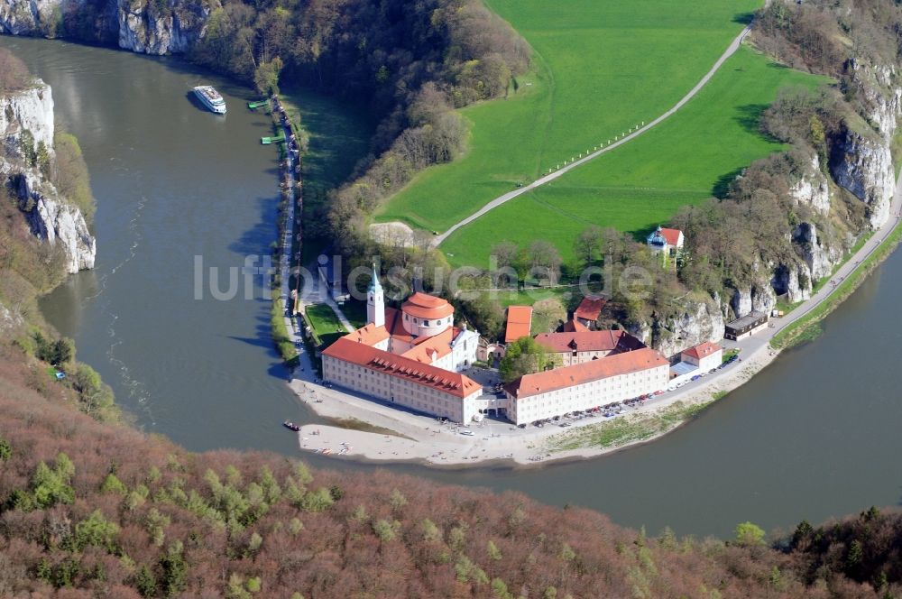 Luftaufnahme Weltenburg - Gebäudekomplex des Klosters in Weltenburg im Bundesland Bayern, Deutschland