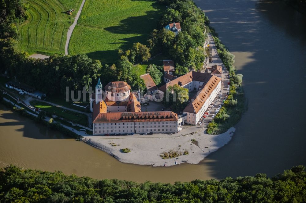 Weltenburg von oben - Gebäudekomplex des Klosters in Weltenburg im Bundesland Bayern, Deutschland