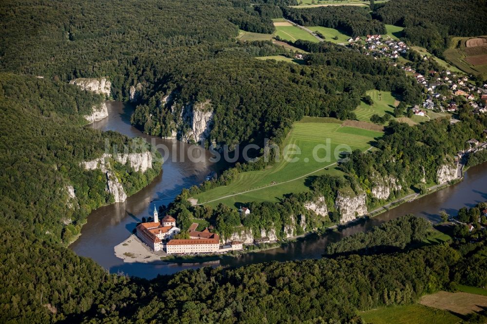 Luftaufnahme Weltenburg - Gebäudekomplex des Klosters in Weltenburg im Bundesland Bayern, Deutschland