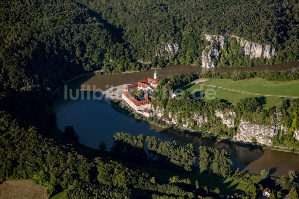 Weltenburg aus der Vogelperspektive: Gebäudekomplex des Klosters in Weltenburg im Bundesland Bayern, Deutschland