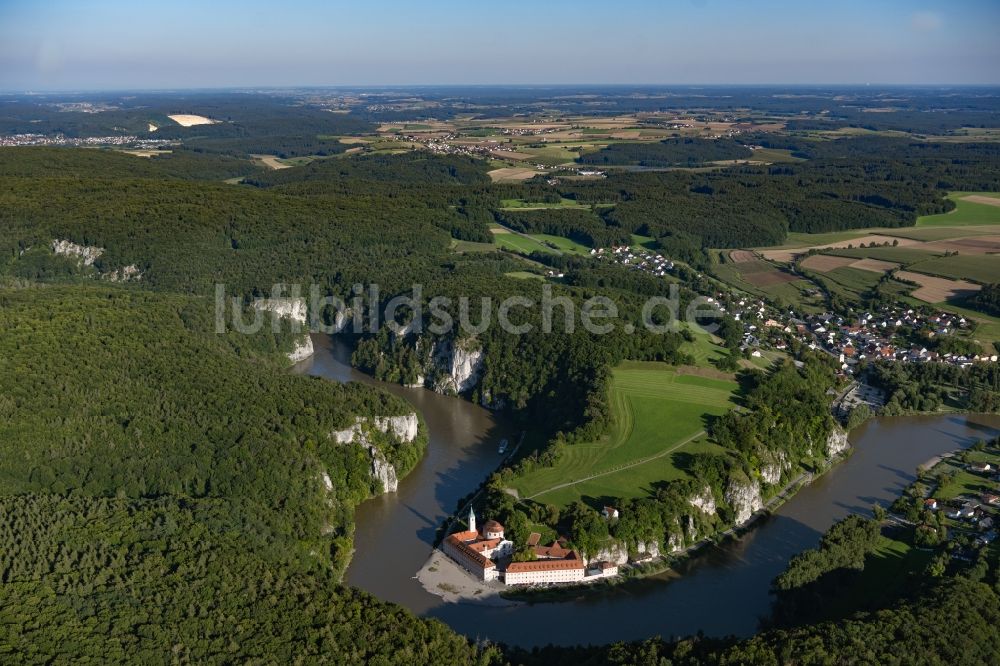 Luftaufnahme Weltenburg - Gebäudekomplex des Klosters in Weltenburg im Bundesland Bayern, Deutschland