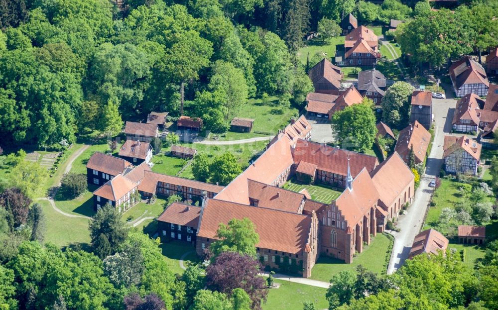 Luftaufnahme Wienhausen - Gebäudekomplex des Klosters Wienhausen im Bundesland Niedersachsen, Deutschland