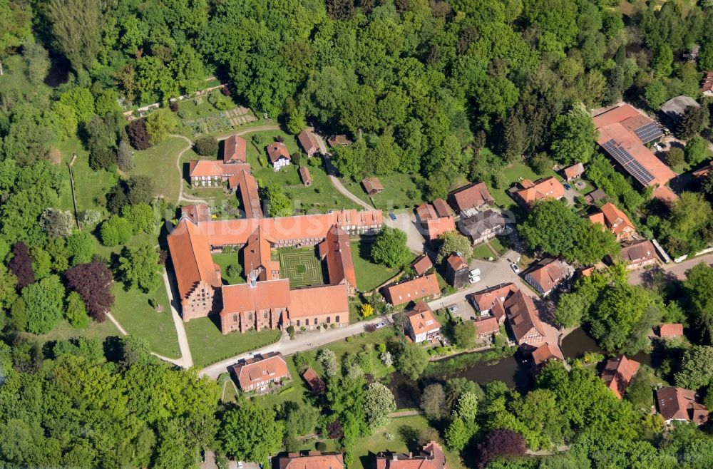 Luftbild Wienhausen - Gebäudekomplex des Klosters Wienhausen im Bundesland Niedersachsen, Deutschland