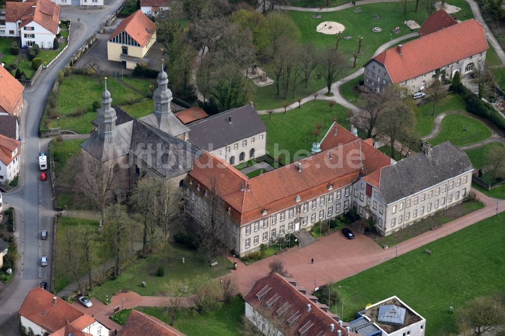 Luftaufnahme Willebadessen - Gebäudekomplex des Klosters in Willebadessen im Bundesland Nordrhein-Westfalen