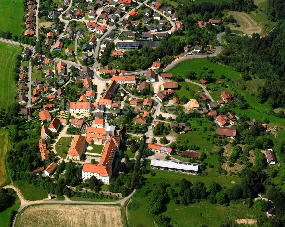 Luftaufnahme Windberg - Gebäudekomplex des Klosters in Windberg im Bundesland Bayern, Deutschland